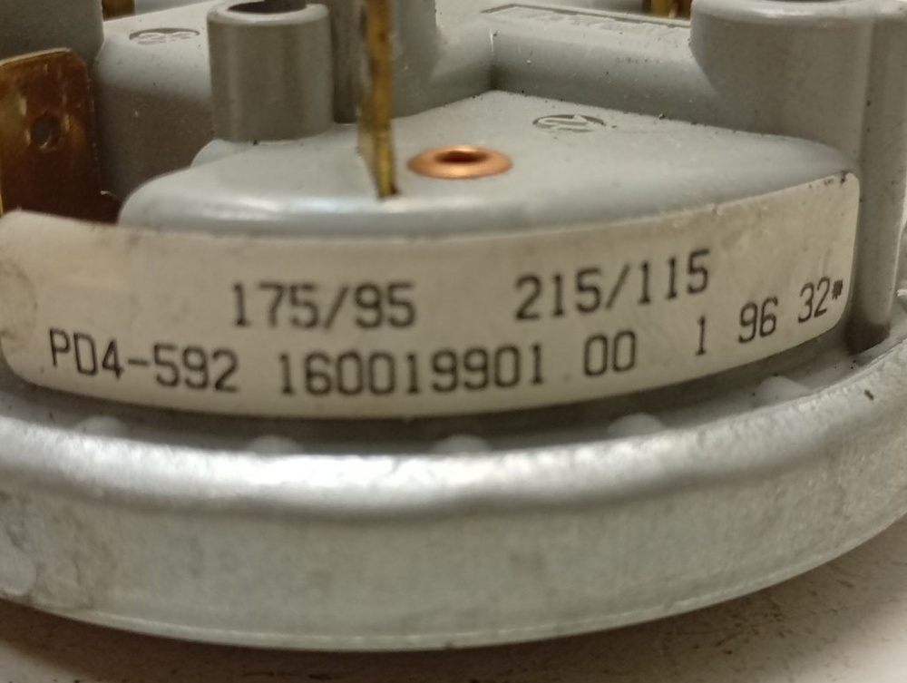 WDN2067WF кт37 Датчик уровня воды для стиральной машины Indesit 160019901 б/у