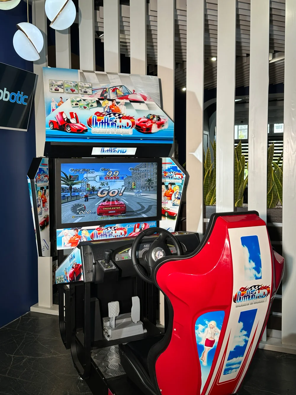 Гоночный симулятор «OutRun»