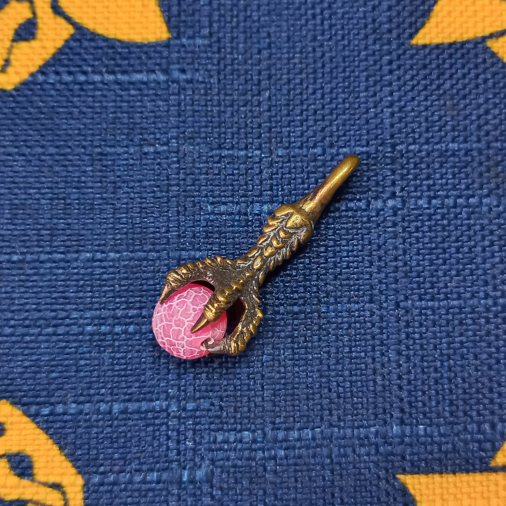 Подвеска. Лапа малая с камнем