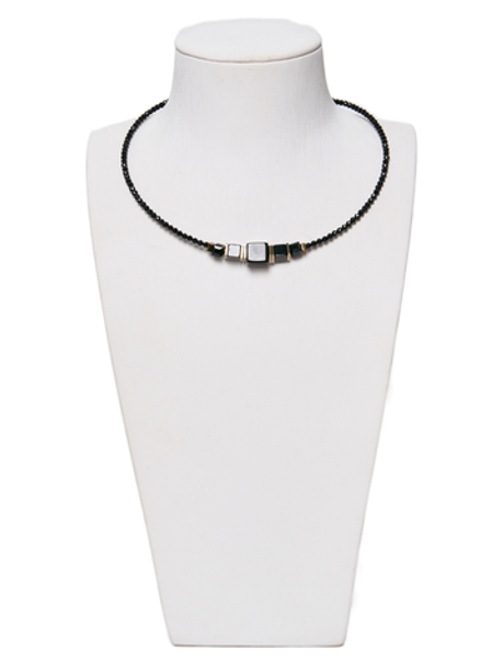 10153871 Колье Роман с камнем