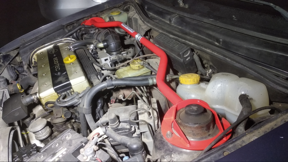 Распорка передних стоек (регулируемая) Daewoo Nexia, Opel Kadett E (с дизельным двигателем) и Opel Astra F