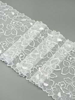 Вышивка на сетке жемчужно-белая эластичная ширина 18,5 см ОТРЕЗЫ