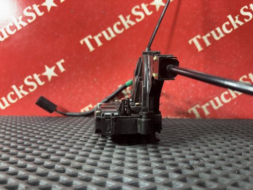 Замок двери правой 2023г.