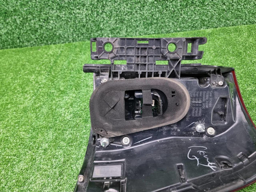 Фонарь левый внешний Toyota Land Cruiser 200 15-21