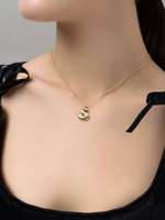 Колье с буквой