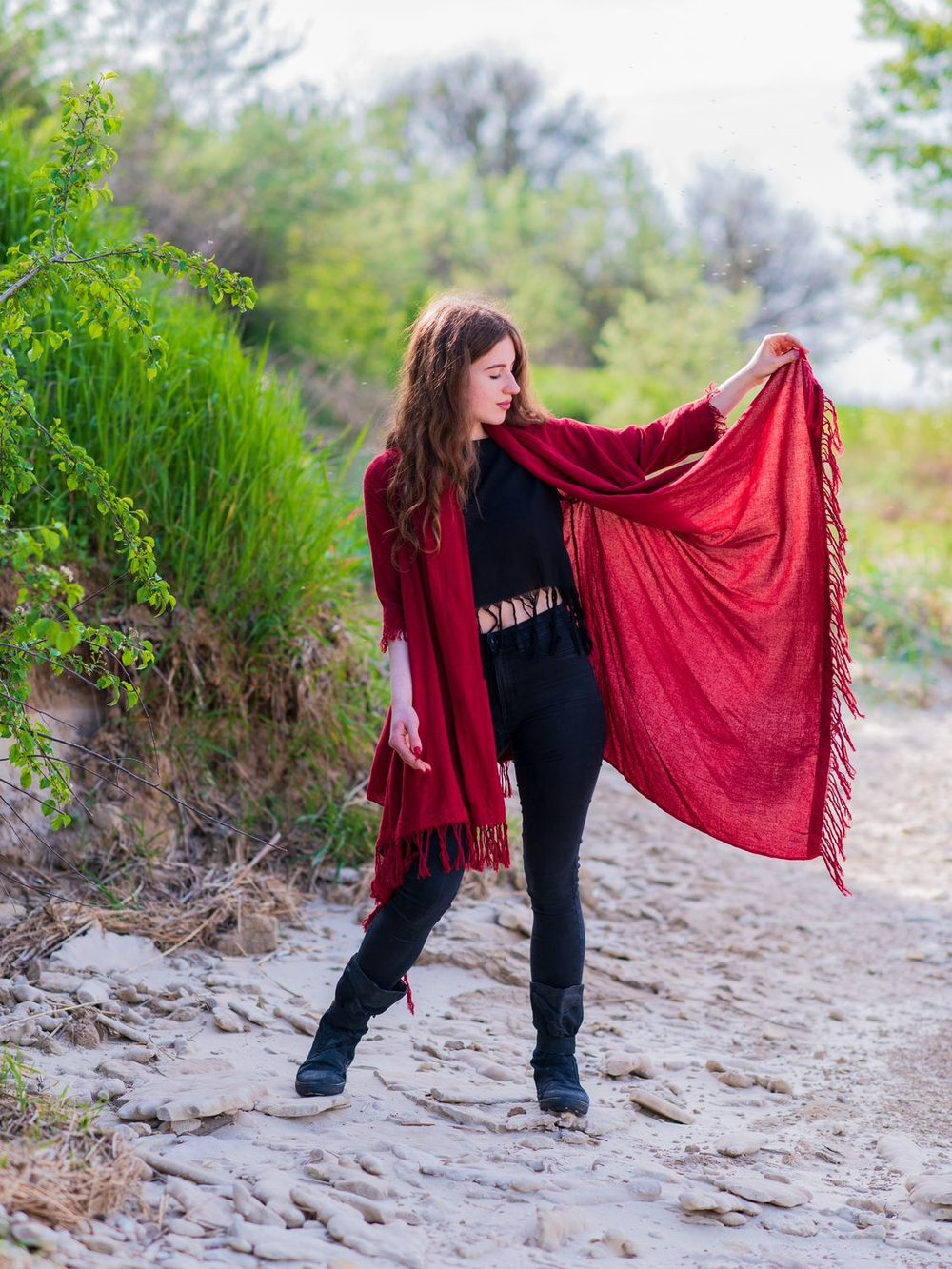 Накидка с бахромой Chintamani короткая (красная)