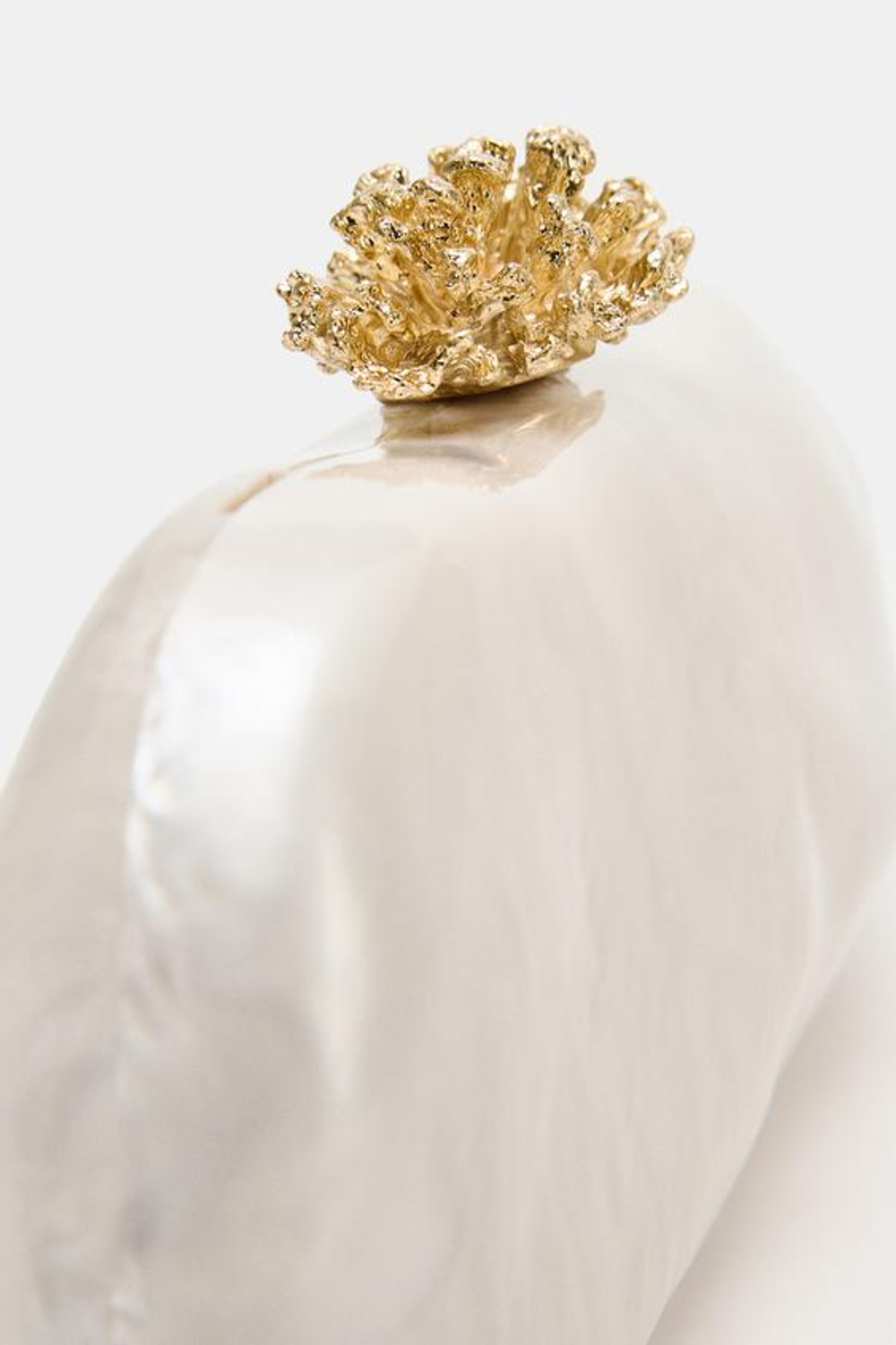 ZARA КЛАТЧ С МЕТАЛЛИЧЕСКОЙ ДЕТАЛЬЮ, БЕЛЫЙ