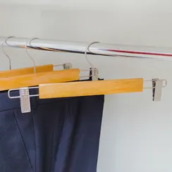 Вешалка для брюк и юбок с зажимами Доляна, 33×13 см, светлое дерево