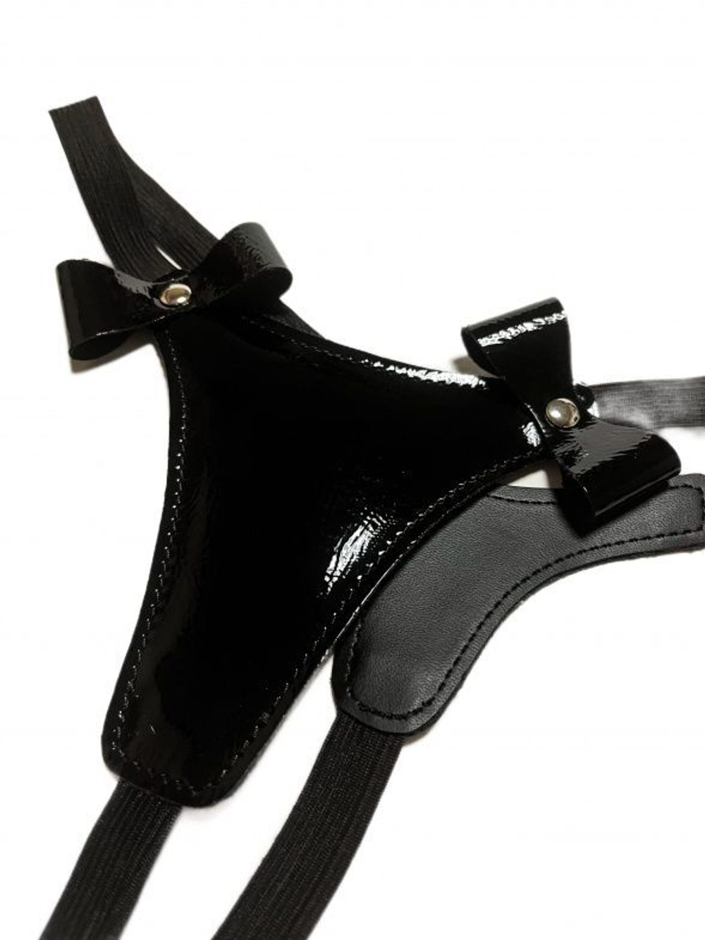 Черные лаковые трусики-стринги с бантиками (Размер: XS-M) (Цвет: черный)