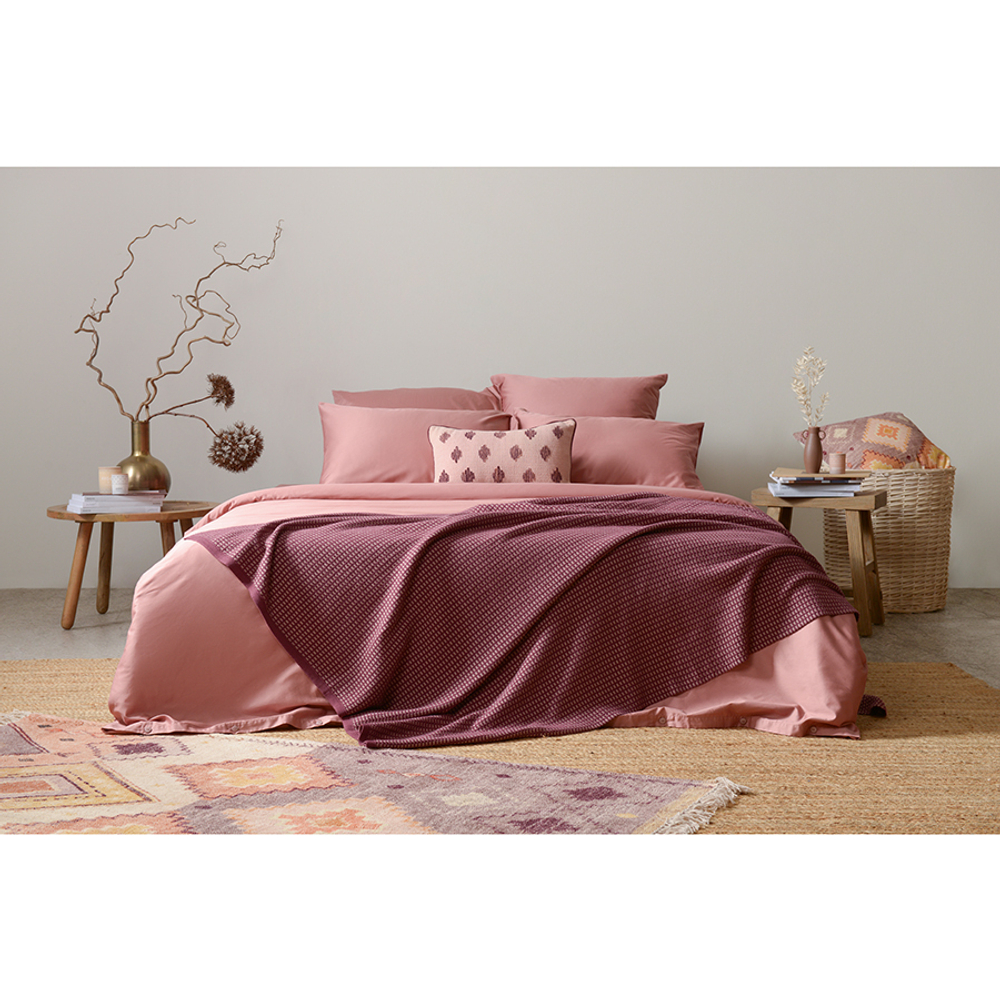 Простыня из сатина темно-розового цвета из коллекции essential, 240х270 см