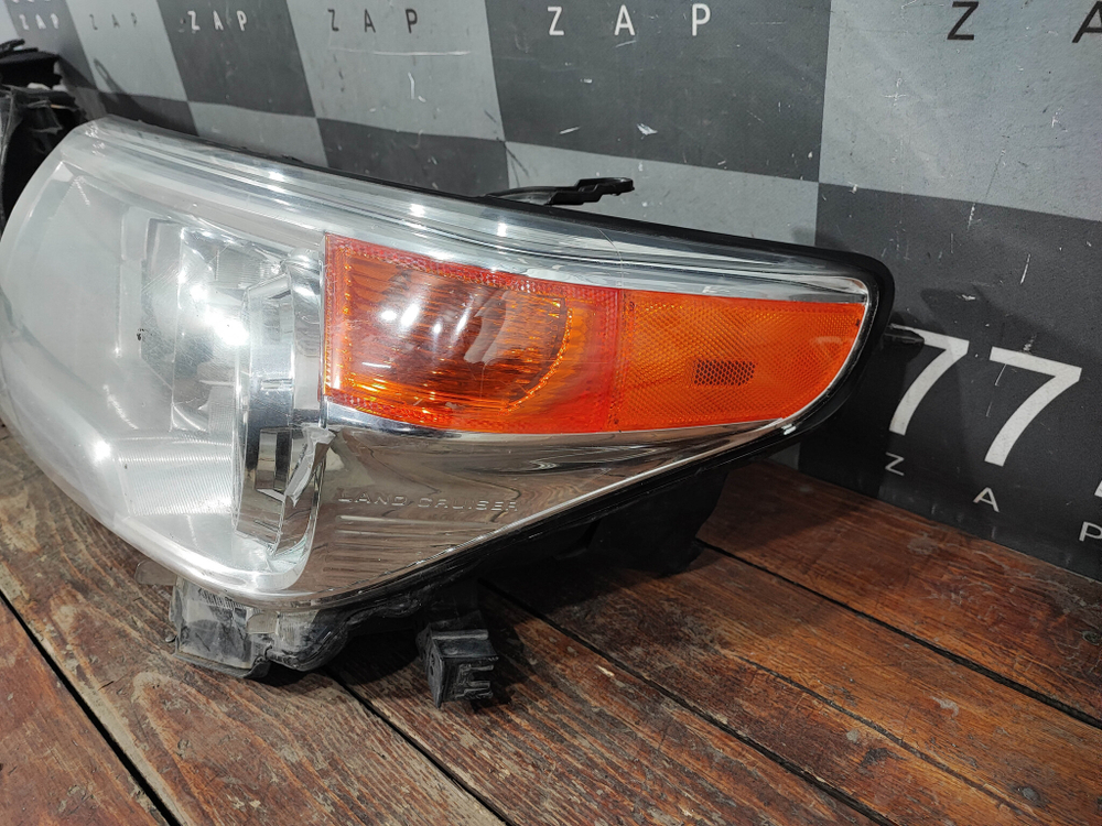 Фара левая + правая комплект, на запчасти Toyota Land Cruiser 200 12-15 Б/У Оригинал 8114560F30