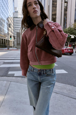 ZARA КУРТКА ИЗ ВЕЛЬВЕТА С ВОРОТНИКОМ ИЗ ИСКУССТВЕННОЙ КОЖИ, МАРСАЛА