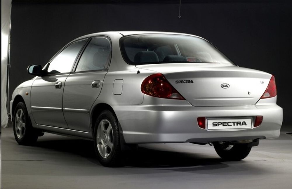 Стекло заднее Kia Spectra с обогревом (седан) (KMK Glass)