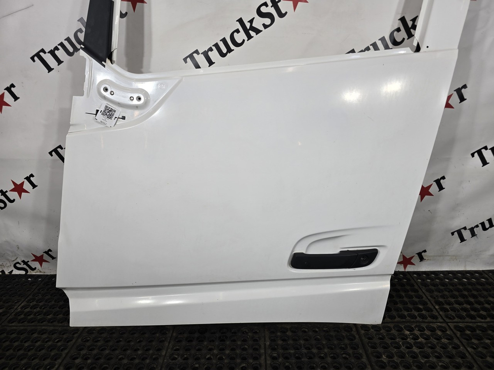 Дверь левая