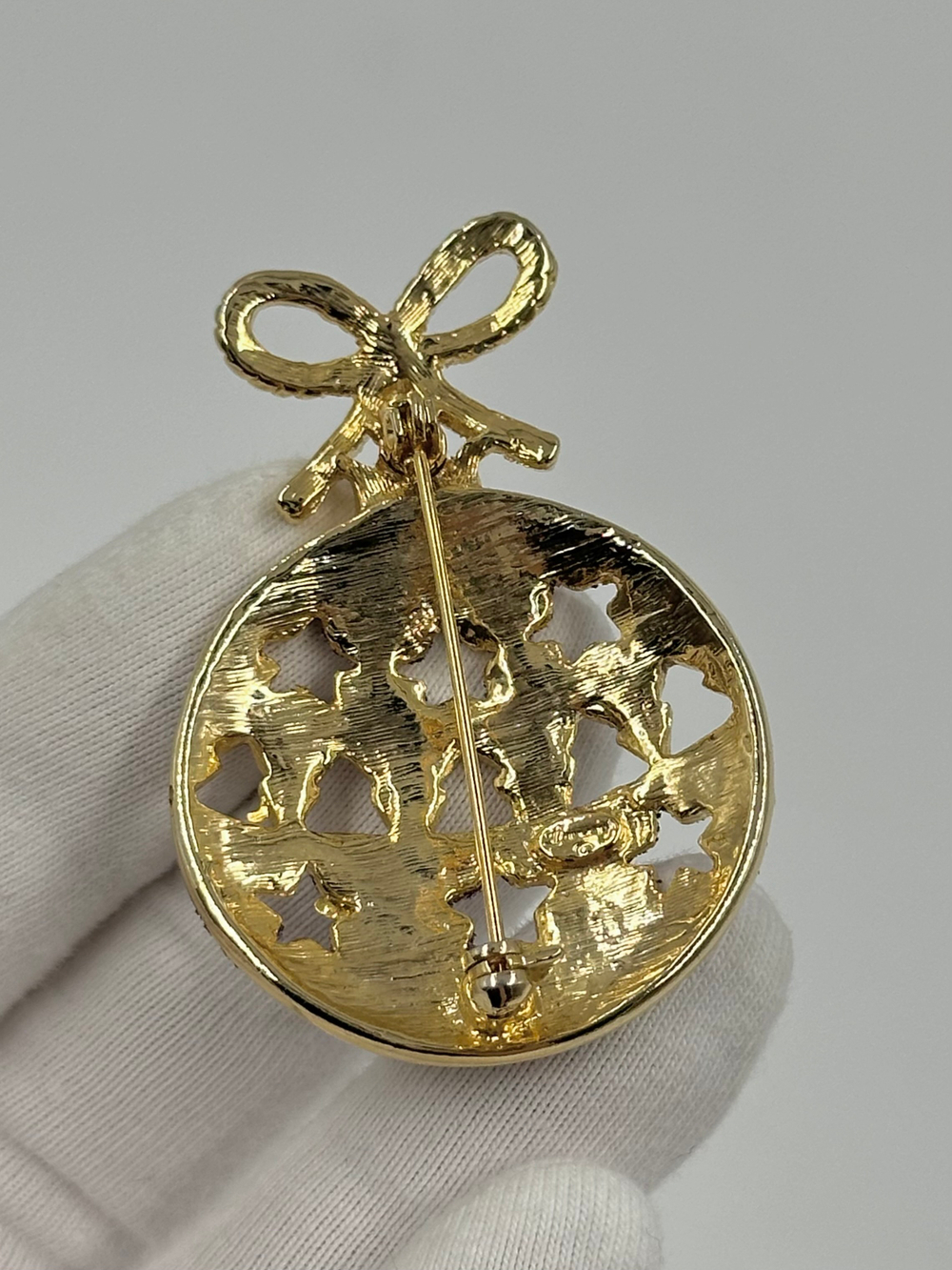 Брошь в виде Ёлочного шара