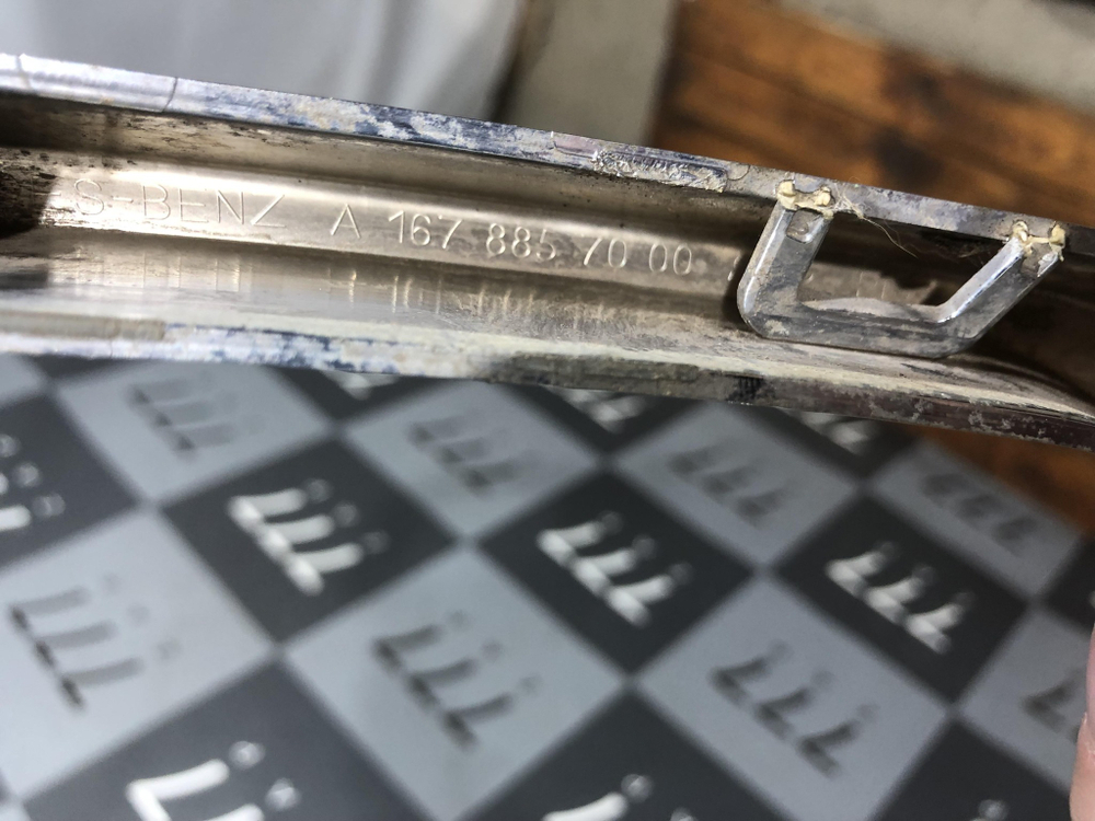 Насадка глушителя правая Mercedes GLE (V167) 18-нв Б/У Оригинал a1678857000