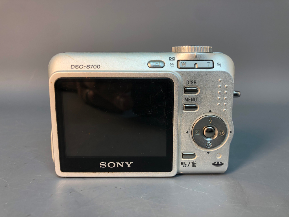 Sony DSC-S700