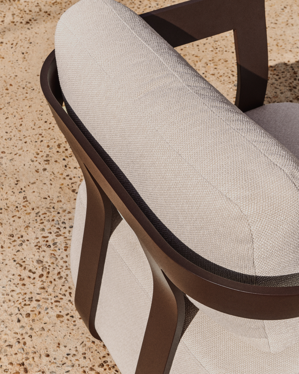 Уличное кресло Tamaris из алюминия коричневого цвета