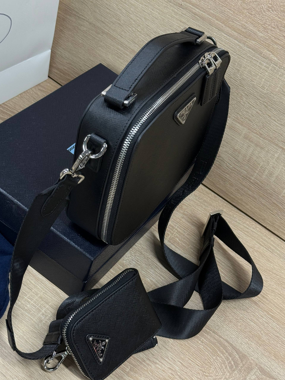 Сумка-мессенджер Prada