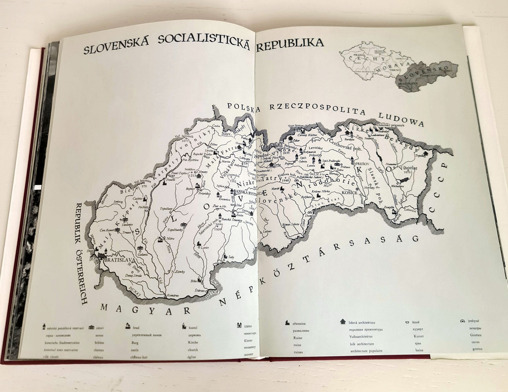 "Ceskoslovensko". На чешском языке.