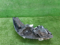 Битая Фара левая Toyota Hilux 8 (2015-2020) LED