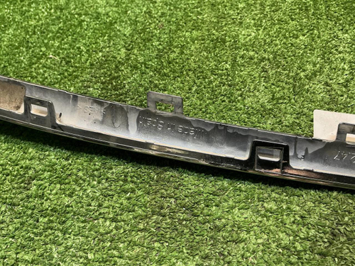 Молдинг решетки радиатора Mercedes V W447 (14-нв)