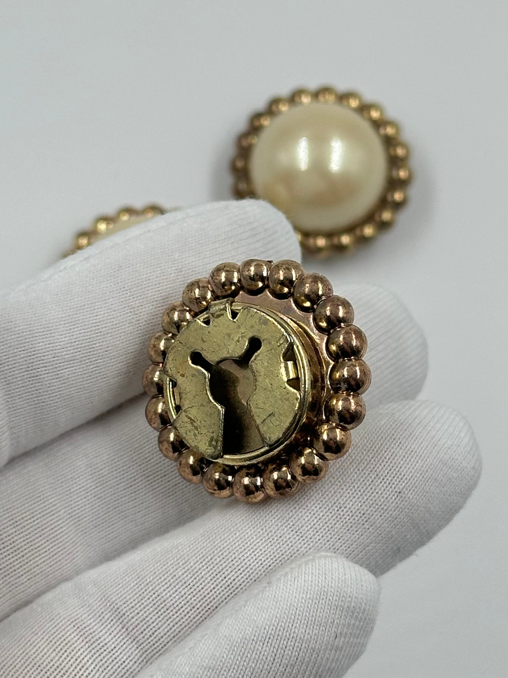 Накладка на пуговицу с «жемчугом»