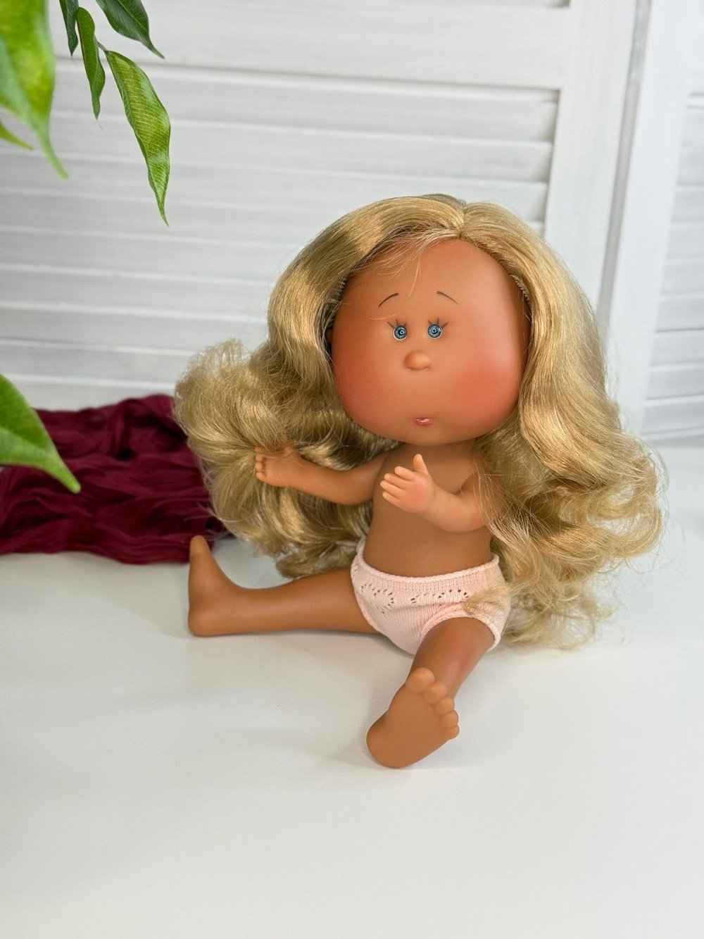 Кукла Nines виниловая 30см MIA LATINA без одежды (3000WL9)