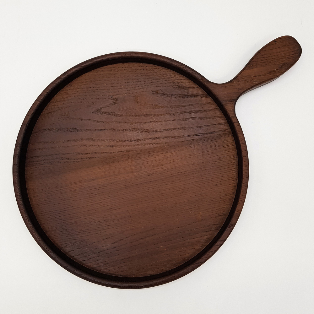 Доска для подачи круглая с ручкой (10см); дуб темный; D=250мм; Н=25мм