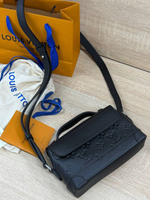 Сумка-мессенджер Louis Vuitton