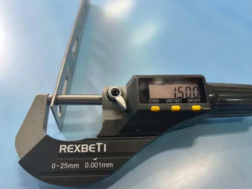 Анкерная пластина для окон пвх REHAU, 10 шт, длина 150 мм, толщина 1,5 мм. Подходит для окон Рехау Брусбокс Грюндер Ричмонт Монблан MELKE Мелке Калева