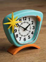 Настольные часы SUNNY POP 25 × 27 см в стиле mid-century modern