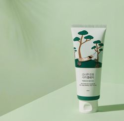 ROUND LAB Очищающая пенка с экстрактом сосны и центеллы Pine Calming Cica Cleanser (150 мл)