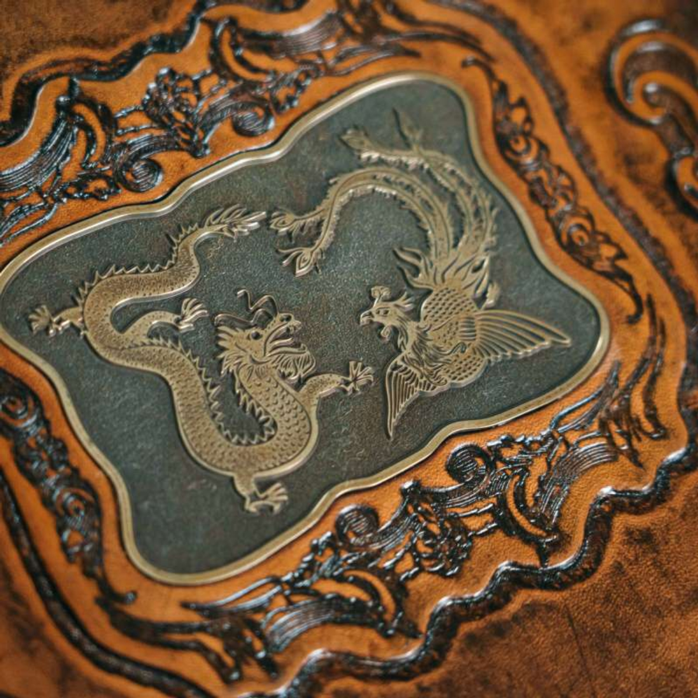 Великолепная скульптурная группа «Императорская чета»
