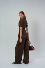 Костюм из прямых брюк на резинке и футболки X-силуэта