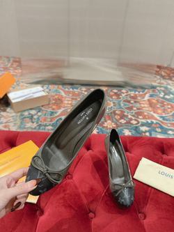 Louis Vuitton Pump (8 colors)