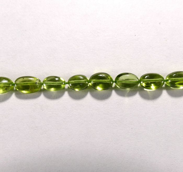 Бусина из перидота, класс АА, фигурная, 5x6 мм (овал, гладкая)