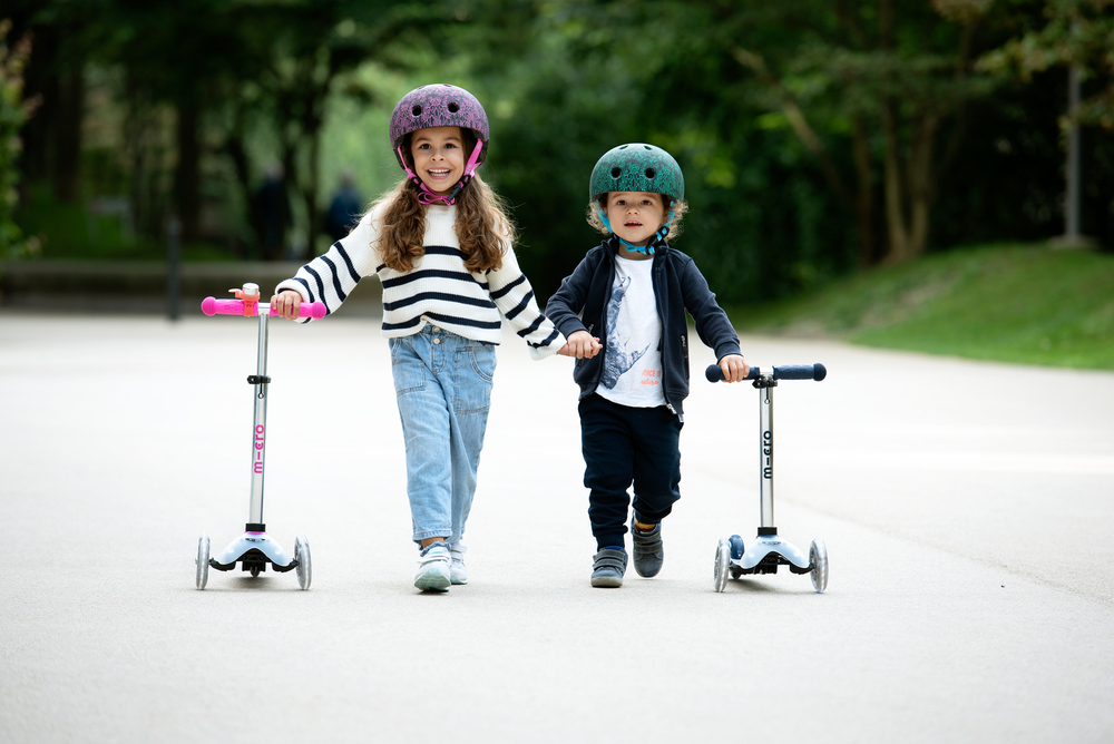 Шлем Micro розово-фиолетовый (M) BOX