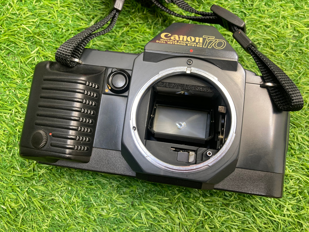 Canon T70