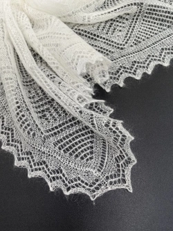 Оренбургский пуховый платок-паутинка А80-01 белый отбеленный