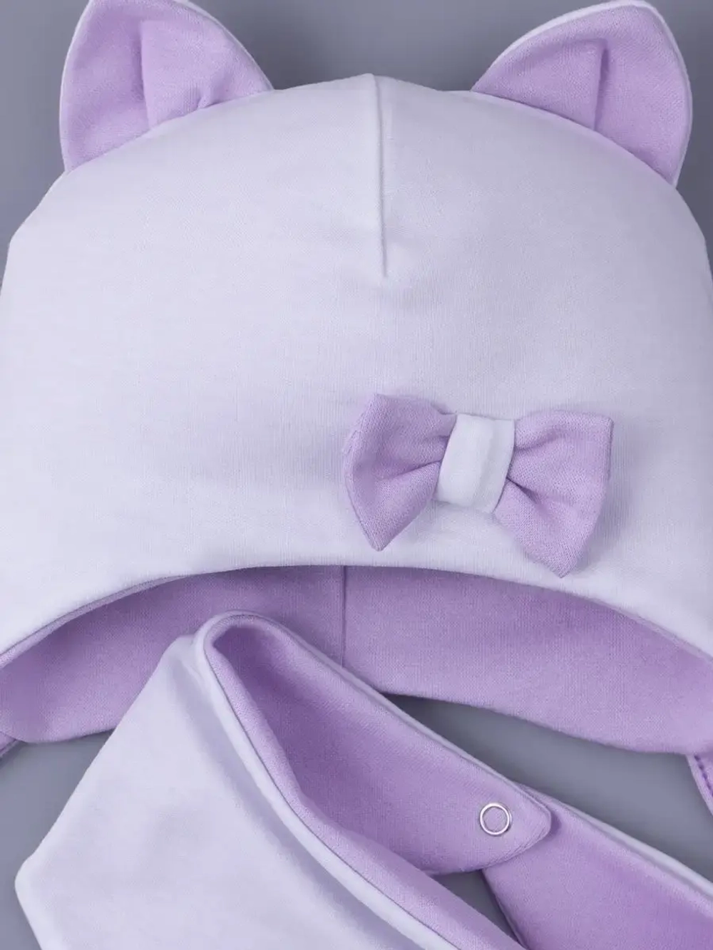 Шапка для девочки с ушками осенняя и снуд