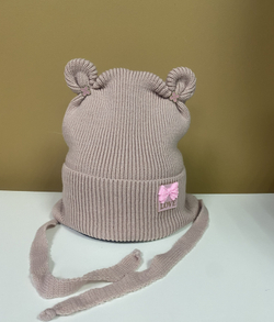 Шапка "Milli" на девочку вязаная на завязках из 100% акрила с х/б подкладкой на размер 48-50 цвета в ассорт.