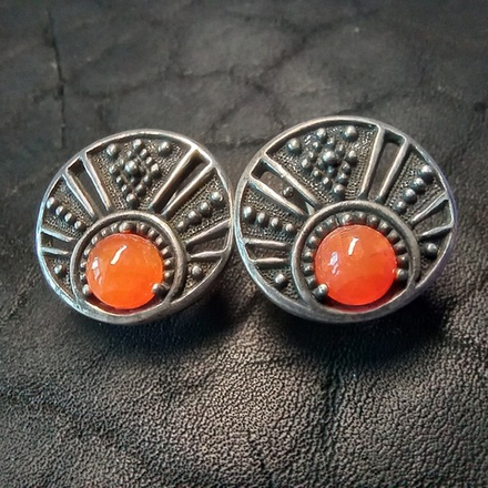 Серьги короткие "Лунничка с камнями".