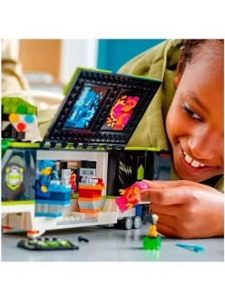 Конструктор Сити Геймерский грузовик для турниров 378 дет