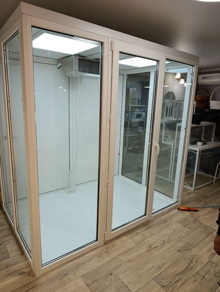 Поставка и монтаж холодильной камеры для цветов со сплит-системой Intercold MCM 114 FT Limited