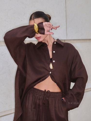 Льняной брючный костюм шоколадного цвета