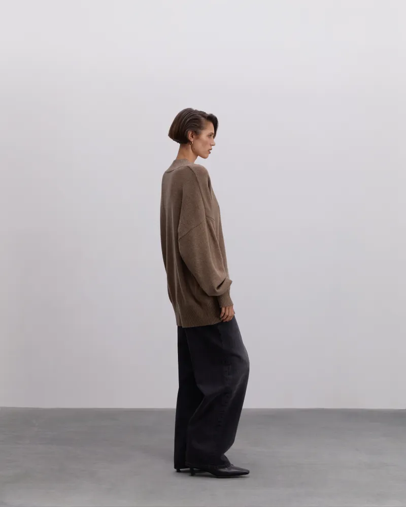 Темно-серые джинсы с высокой посадкой