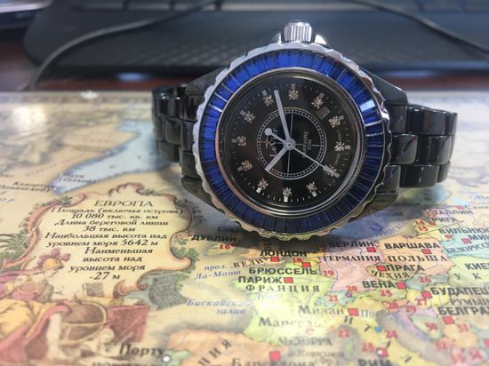 Женские керамические французские часы LeVier L 7514 L Bl/Blu на карте Мира