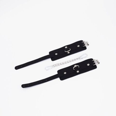 Черные кожаные оковы с хромированной фурнитурой