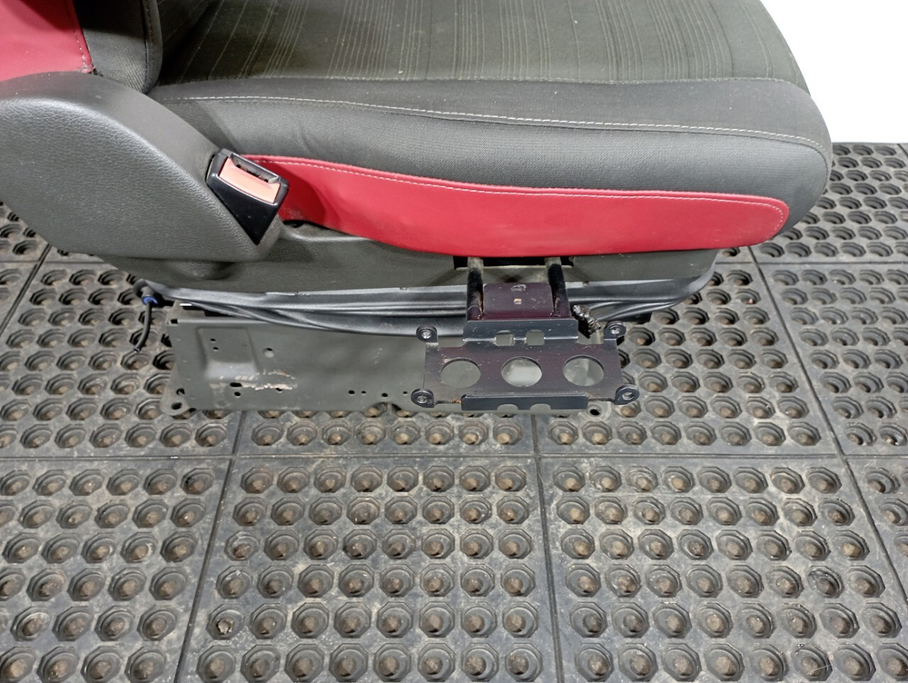 Сиденье водительское пневматическое